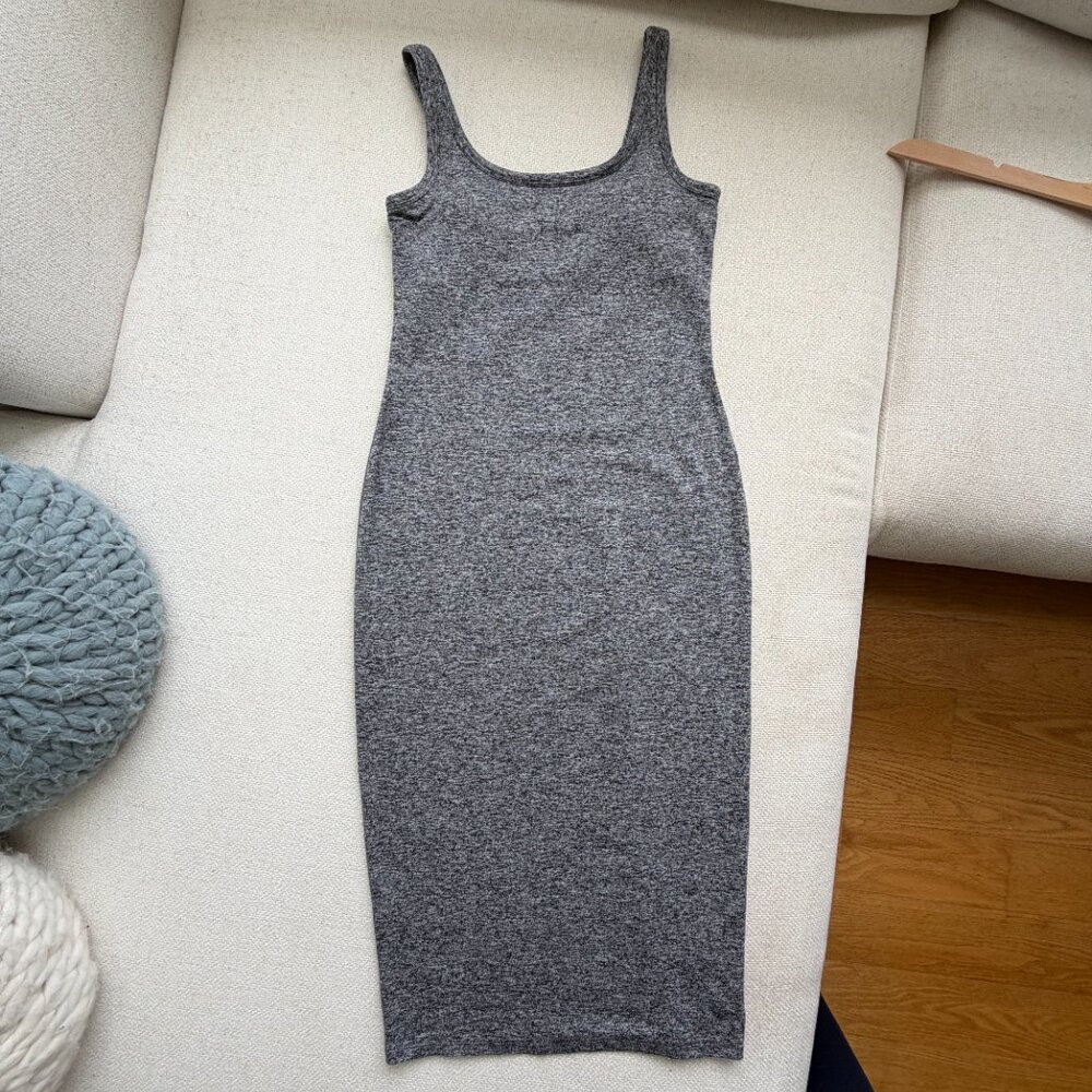 Vuori NWOT halo essential dress size S
